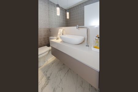 Apartamento para alugar com 323m², 4 quartos e 4 vagas Apartamento para alugar com 323m², 4 quartos e 4 vagasLavabo 1