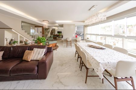 Apartamento para alugar com 323m², 4 quartos e 4 vagas Apartamento para alugar com 323m², 4 quartos e 4 vagasSala