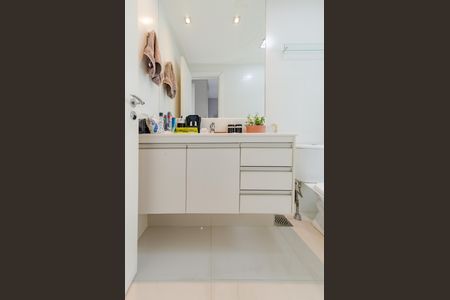 Apartamento para alugar com 323m², 4 quartos e 4 vagas Apartamento para alugar com 323m², 4 quartos e 4 vagasBanheiro suíte 1