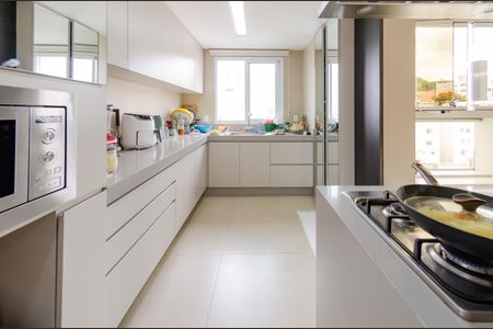 Apartamento para alugar com 323m², 4 quartos e 4 vagas Apartamento para alugar com 323m², 4 quartos e 4 vagasCozinha