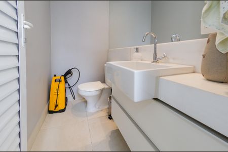 Apartamento para alugar com 323m², 4 quartos e 4 vagas Apartamento para alugar com 323m², 4 quartos e 4 vagasLavabo 2