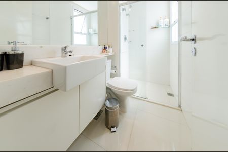 Apartamento para alugar com 323m², 4 quartos e 4 vagas Apartamento para alugar com 323m², 4 quartos e 4 vagasBanheiro suíte 3