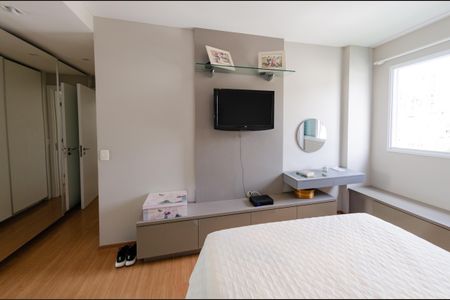 Apartamento para alugar com 323m², 4 quartos e 4 vagas Apartamento para alugar com 323m², 4 quartos e 4 vagasSuíte 2