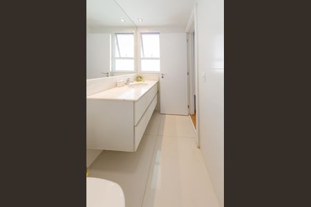 Apartamento para alugar com 323m², 4 quartos e 4 vagas Apartamento para alugar com 323m², 4 quartos e 4 vagasBanheiro suíte 4