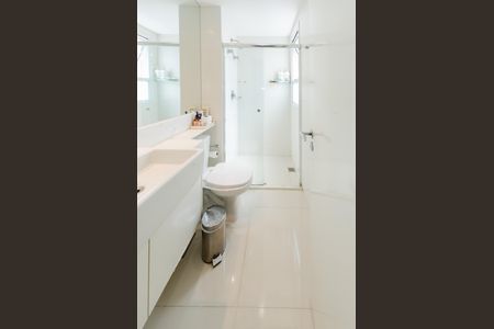 Apartamento para alugar com 323m², 4 quartos e 4 vagas Apartamento para alugar com 323m², 4 quartos e 4 vagasBanheiro suíte 3