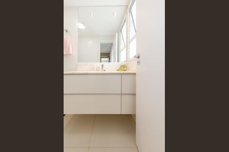 Apartamento para alugar com 323m², 4 quartos e 4 vagas Apartamento para alugar com 323m², 4 quartos e 4 vagasBanheiro suíte 4