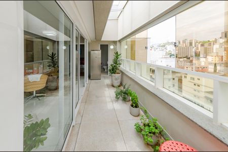 Apartamento para alugar com 323m², 4 quartos e 4 vagas Apartamento para alugar com 323m², 4 quartos e 4 vagasCobertura