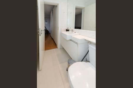 Apartamento para alugar com 323m², 4 quartos e 4 vagas Apartamento para alugar com 323m², 4 quartos e 4 vagasBanheiro suíte 3