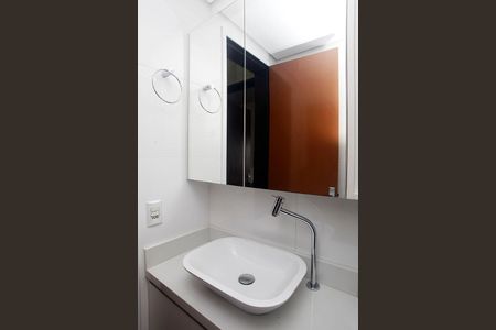 Banheiro de apartamento à venda com 1 quarto, 41m² em Partenon, Porto Alegre