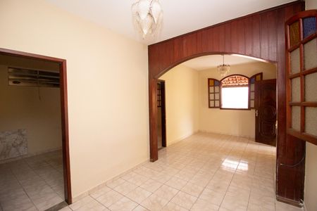 Sala de casa para alugar com 3 quartos, 420m² em São Luiz, Contagem