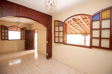 Sala de casa para alugar com 3 quartos, 420m² em São Luiz, Contagem