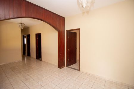 Sala de casa para alugar com 3 quartos, 420m² em São Luiz, Contagem