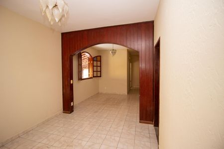 Sala de casa para alugar com 3 quartos, 420m² em São Luiz, Contagem
