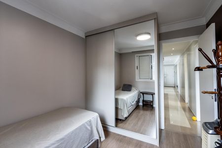 Apartamento à venda com 126m², 4 quartos e 3 vagasQuarto 2
