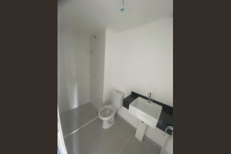 Banheiro de apartamento à venda com 1 quarto, 50m² em Pinheiros, São Paulo