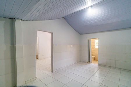 Quarto de casa para alugar com 1 quarto, 80m² em Rio Pequeno, São Paulo