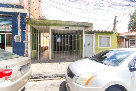Casa para alugar com 60m², 2 quartos e 1 vagaFachada + Placa