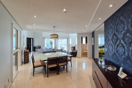 Casa à venda com 300m², 4 quartos e 6 vagas Casa à venda com 300m², 4 quartos e 6 vagasSala