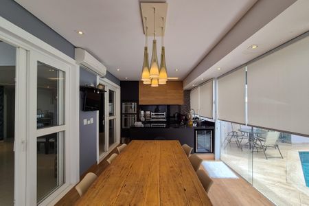 Casa à venda com 300m², 4 quartos e 6 vagas Casa à venda com 300m², 4 quartos e 6 vagasÁrea gourmet