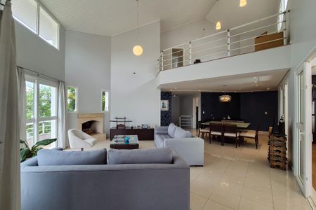 Casa à venda com 300m², 4 quartos e 6 vagas Casa à venda com 300m², 4 quartos e 6 vagasSala