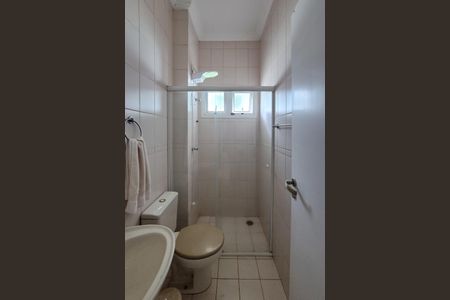 Casa à venda com 300m², 4 quartos e 6 vagas Casa à venda com 300m², 4 quartos e 6 vagasBanheiro de serviço