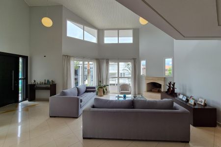 Casa à venda com 300m², 4 quartos e 6 vagas Casa à venda com 300m², 4 quartos e 6 vagasSala