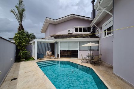 Casa à venda com 300m², 4 quartos e 6 vagas Casa à venda com 300m², 4 quartos e 6 vagaspiscina