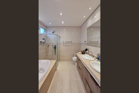 Casa à venda com 300m², 4 quartos e 6 vagas Casa à venda com 300m², 4 quartos e 6 vagasBanheiro da Suíte 1