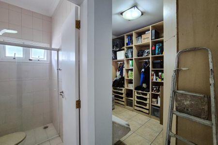 Casa à venda com 300m², 4 quartos e 6 vagas Casa à venda com 300m², 4 quartos e 6 vagasQuarto de Serviço