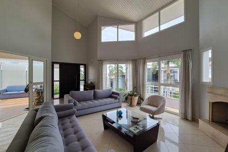 Casa à venda com 300m², 4 quartos e 6 vagas Casa à venda com 300m², 4 quartos e 6 vagasSala