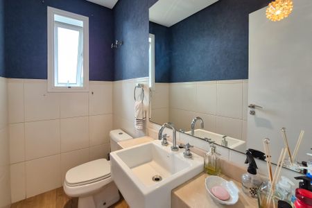 Casa à venda com 300m², 4 quartos e 6 vagas Casa à venda com 300m², 4 quartos e 6 vagaslavabo