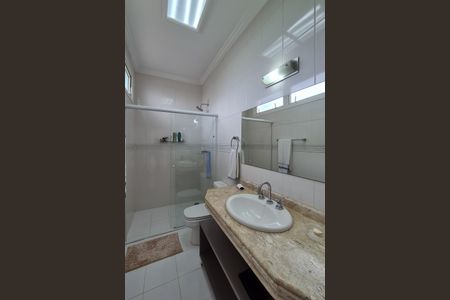 Casa à venda com 300m², 4 quartos e 6 vagas Casa à venda com 300m², 4 quartos e 6 vagasBanheiro da Suíte 2