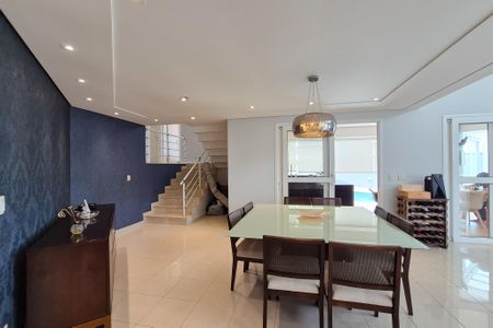 Casa à venda com 300m², 4 quartos e 6 vagas Casa à venda com 300m², 4 quartos e 6 vagasSala