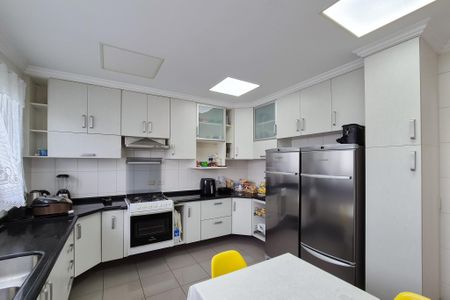 Casa à venda com 300m², 4 quartos e 6 vagas Casa à venda com 300m², 4 quartos e 6 vagasCozinha - Armários