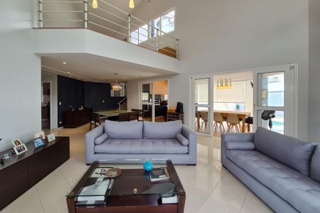 Casa à venda com 300m², 4 quartos e 6 vagas Casa à venda com 300m², 4 quartos e 6 vagasSala