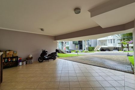 Casa à venda com 300m², 4 quartos e 6 vagas Casa à venda com 300m², 4 quartos e 6 vagasGaragem