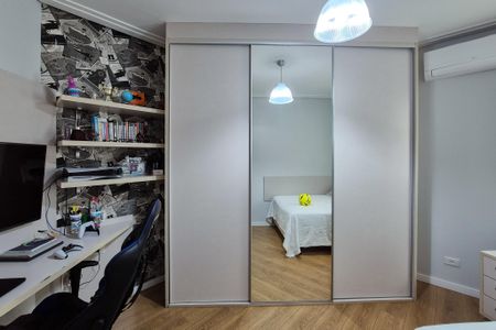 Casa à venda com 300m², 4 quartos e 6 vagas Casa à venda com 300m², 4 quartos e 6 vagasQuarto 2