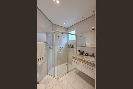 Casa à venda com 300m², 4 quartos e 6 vagas Casa à venda com 300m², 4 quartos e 6 vagasBanheiro Social