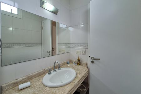 Casa à venda com 300m², 4 quartos e 6 vagas Casa à venda com 300m², 4 quartos e 6 vagasBanheiro da Suíte 2