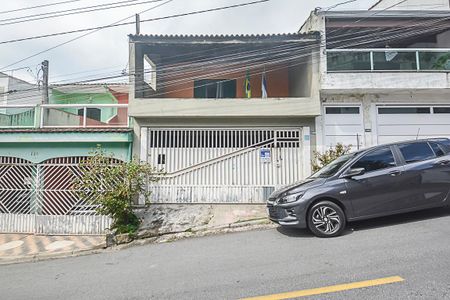 Casa à venda com 254m², 3 quartos e 3 vagas Casa à venda com 254m², 3 quartos e 3 vagasFachada