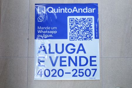 Apartamento para alugar com 36m², 2 quartos e 1 vagaPlaca instalada no vidro frontal do prédio - código da placa: EGWY - 431
