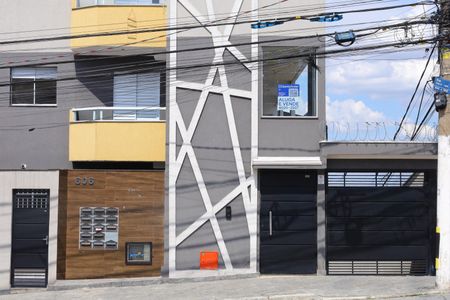 Apartamento para alugar com 36m², 2 quartos e 1 vaga Apartamento para alugar com 36m², 2 quartos e 1 vagaFachada do prédio - Placa instalada no vidro frontal do prédio - código da placa: EGWY - 431