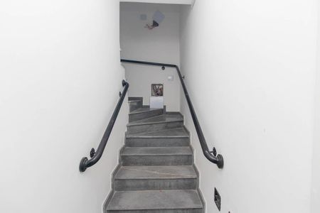 Studio para alugar com 21m², 1 quarto e sem vaga Studio para alugar com 21m², 1 quarto e sem vagaEscada