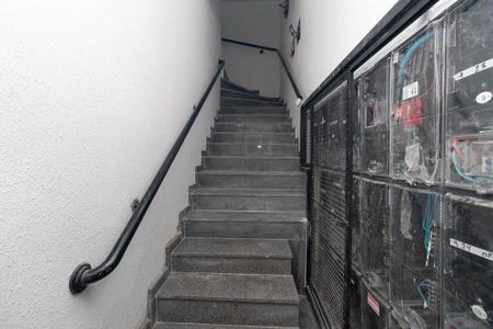 Studio para alugar com 21m², 1 quarto e sem vaga Studio para alugar com 21m², 1 quarto e sem vagaEscada