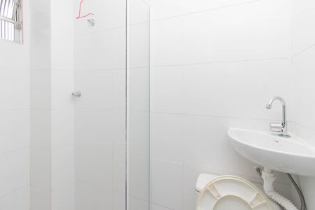 Banheiro de kitnet/studio para alugar com 1 quarto, 21m² em Vila Maria Baixa, São Paulo