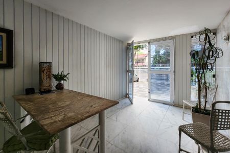 Apartamento para alugar com 148m², 3 quartos e 1 vaga Apartamento para alugar com 148m², 3 quartos e 1 vagaÁrea Comum