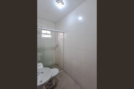 Banheiro de casa para alugar com 1 quarto, 20m² em Vila Monumento, São Paulo