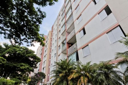 Apartamento para alugar com 65m², 2 quartos e 1 vaga Apartamento para alugar com 65m², 2 quartos e 1 vagaFachada