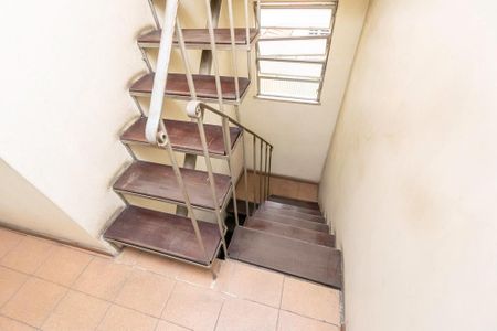 Casa à venda com 96m², 2 quartos e sem vaga Casa à venda com 96m², 2 quartos e sem vagaHall do 2º andar - Escada de acesso