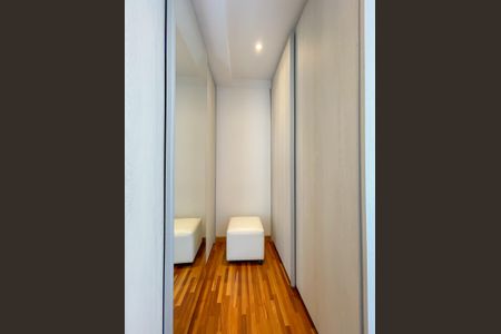 Apartamento à venda com 99m², 3 quartos e 2 vagas Apartamento à venda com 99m², 3 quartos e 2 vagasCloset da suíte